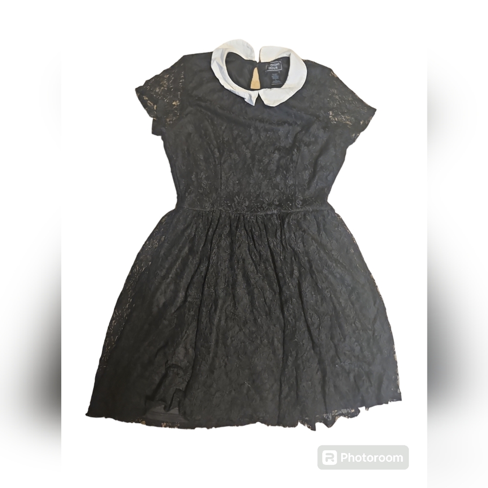 Midnight Hour from hot topic floral lace black dress  with white Peter pan colar